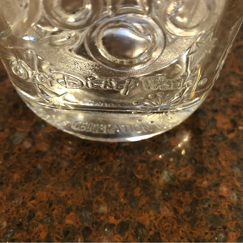 McDonald’s Walt Disney World Commemorate Millennium Year Glass Tumbler - Picture 8 of 9